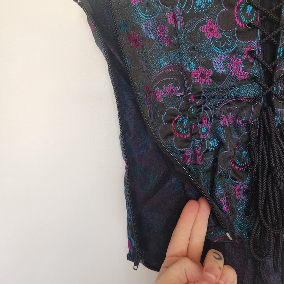 Vintage y2k Lace Up Black Floral corset - Picture 6 of 9